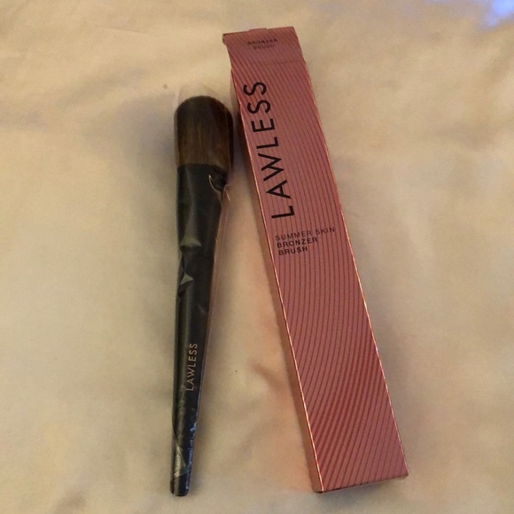 Lawless Summer Skin Bronzer Brush Vegan & Cruelty Free Full Size NIB - Picture 11 of 13